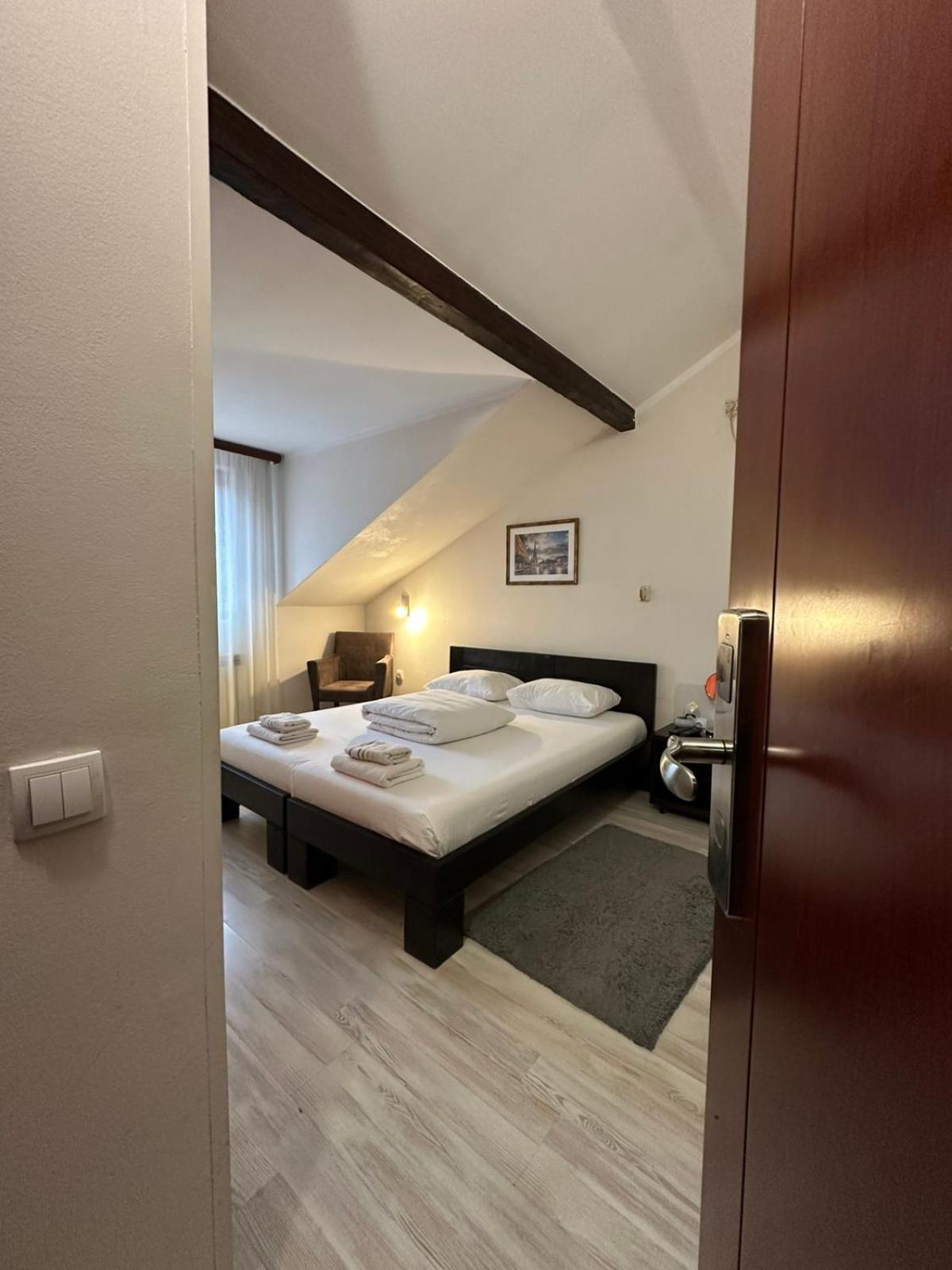 Apartments & Accommodation Stojic نوفي ساد الغرفة الصورة